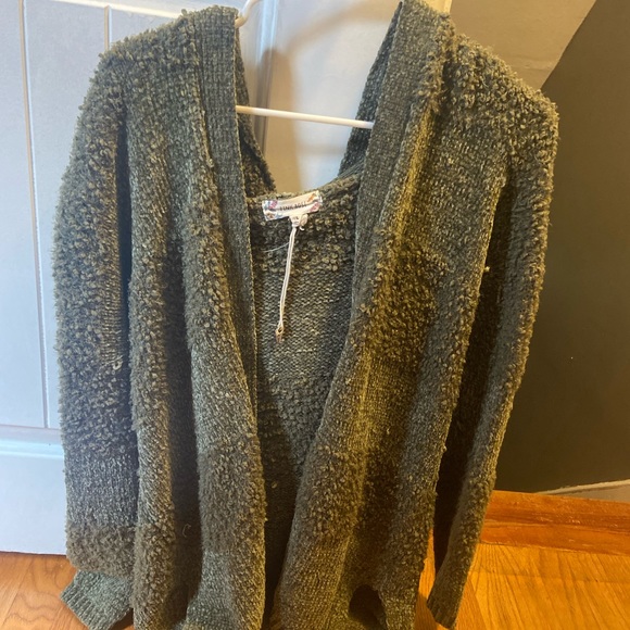 Fuzzy green cardigan - Picture 3 of 3